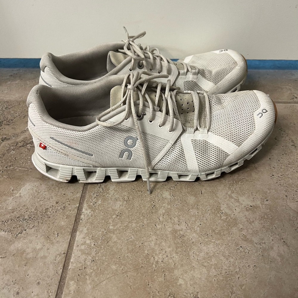 On Cloud - Running Light Gray Athletic Shoes